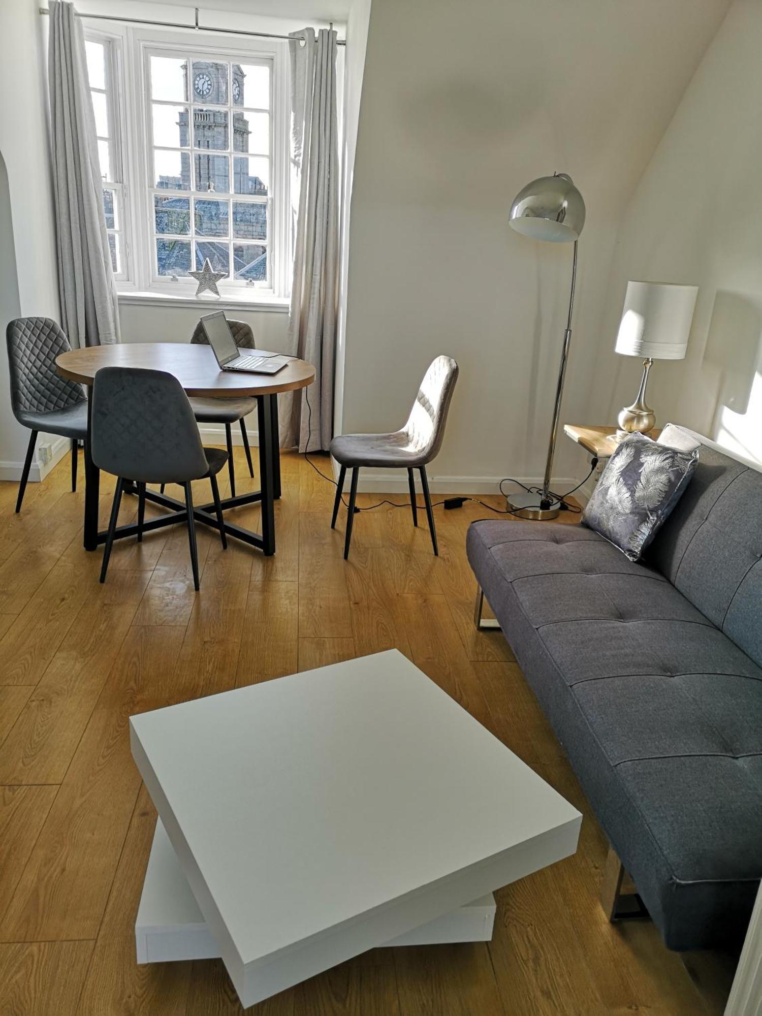 Historic, City Centre Apartment Абердин Номер фото